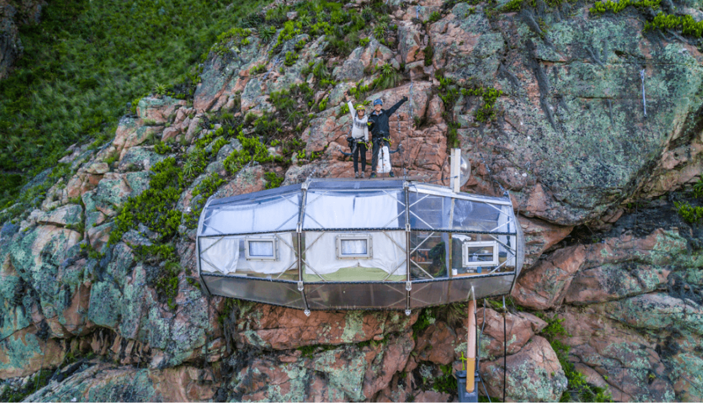 Skylodge Adventure Suites pareja sobre la suite